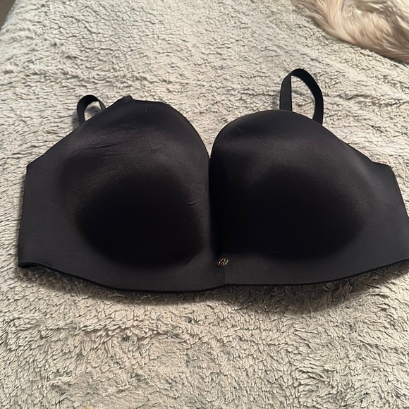 Victoria's Secret Other - Victoria’s Secret bra with built-in padding, 38 DD
